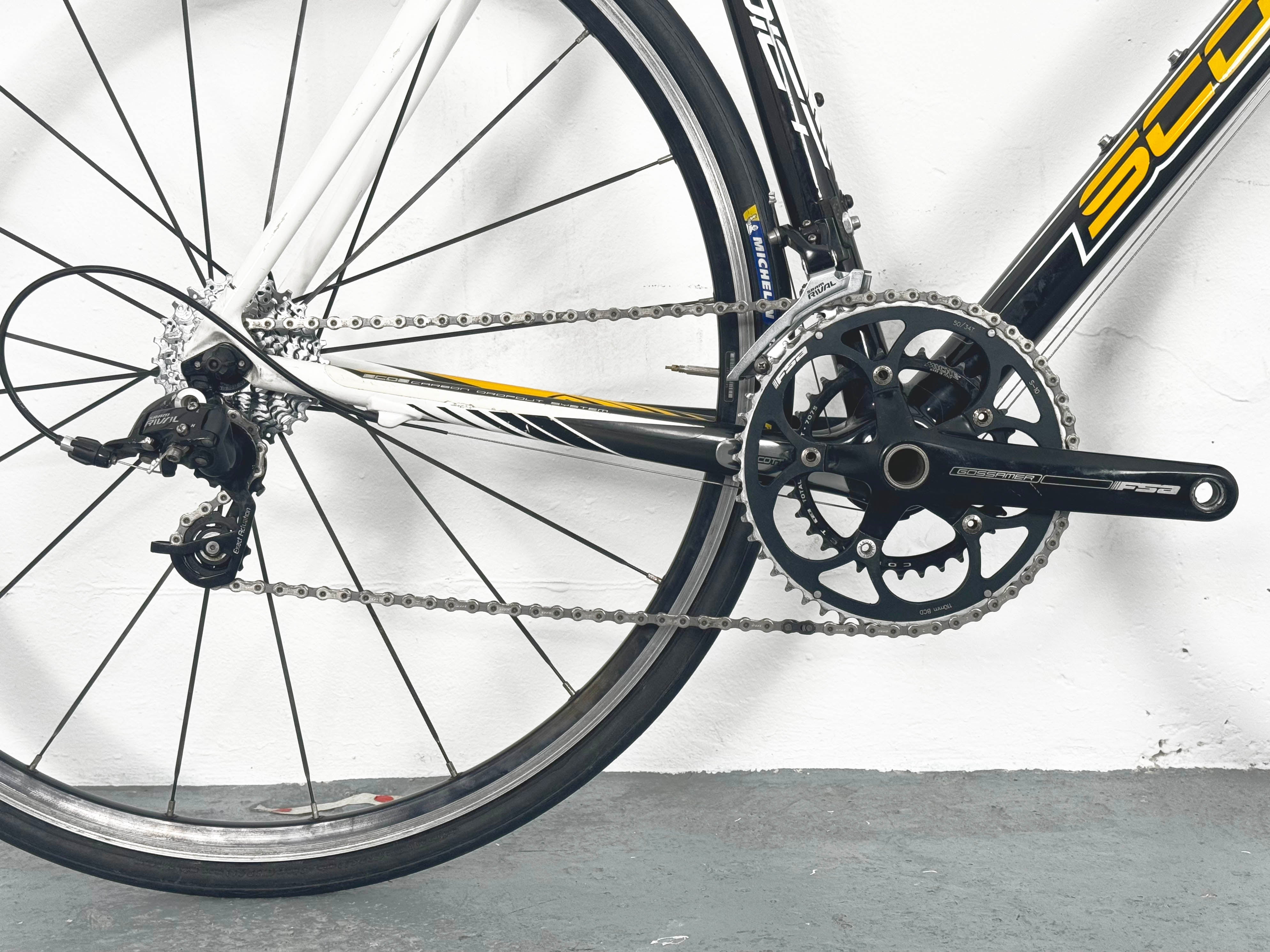 Scott Addict R4 Sram Rival Taille 54 / Roues Mavic Akisum One