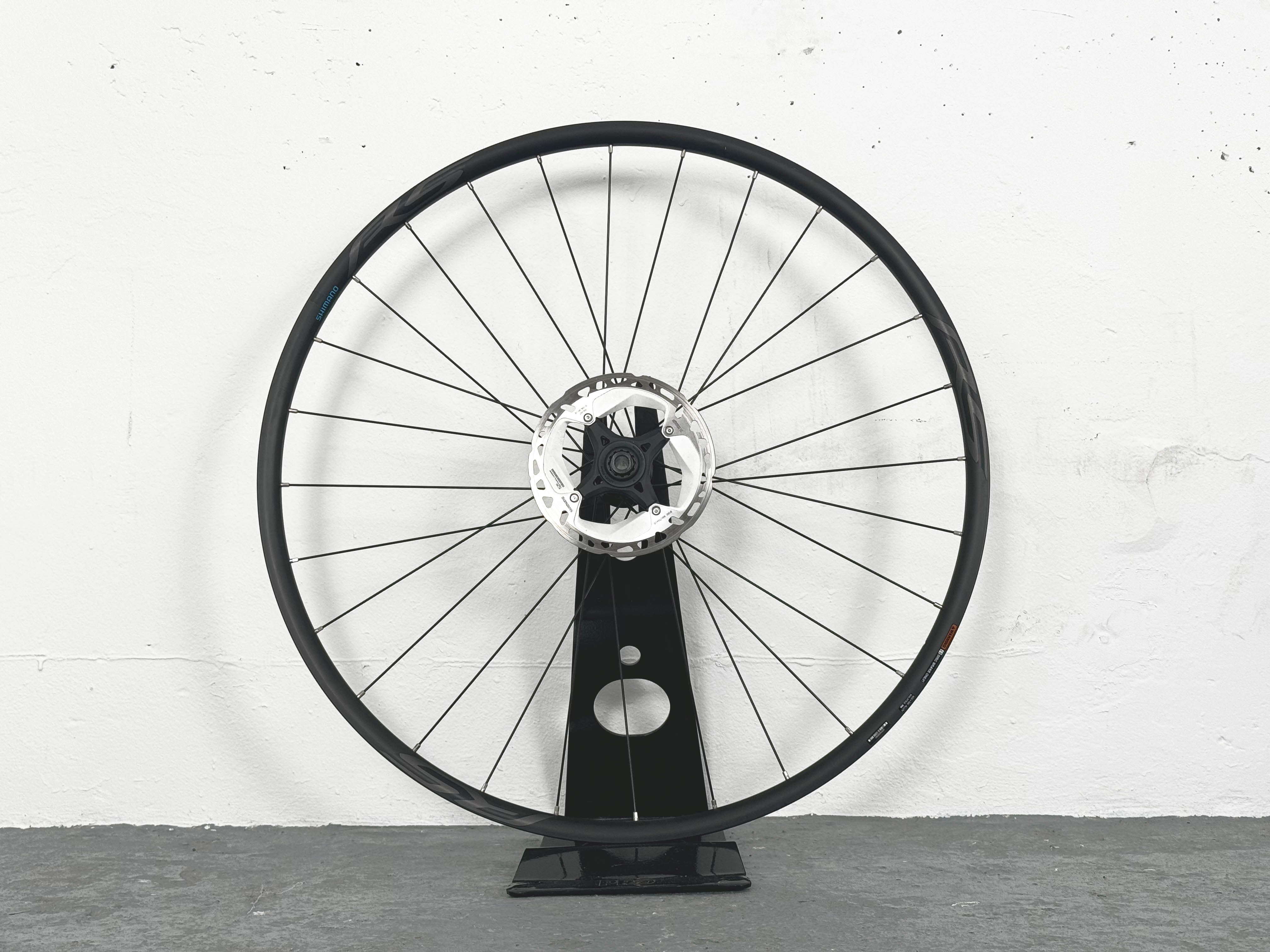 Paire de roue Shimano RS171 à disque pneus