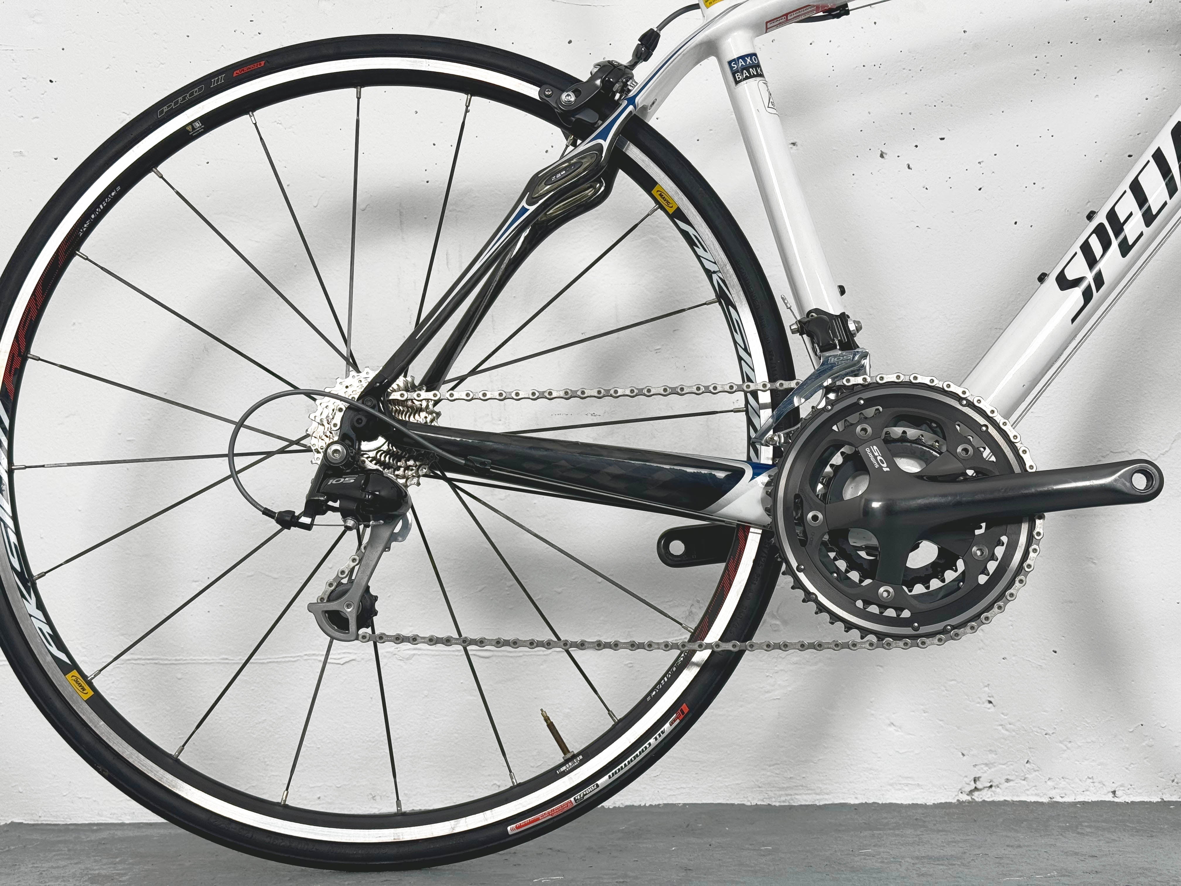 Specialized Roubaix Comp SL2 Saxo Bank Shimano 105 Taille 52 / Roues Mavic Aksium Race