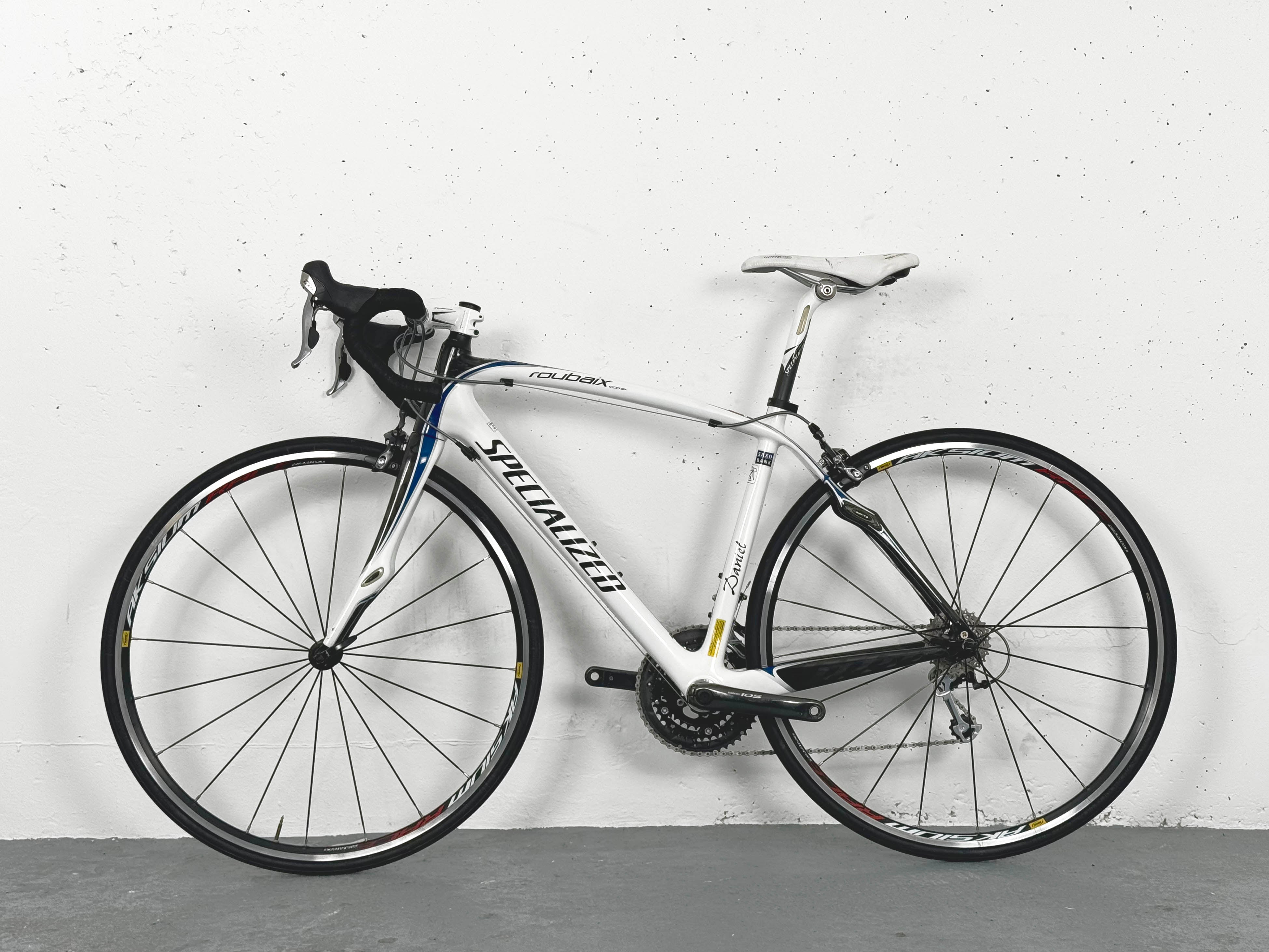 Specialized Roubaix Comp SL2 Saxo Bank Shimano 105 Taille 52 / Roues Mavic Aksium Race