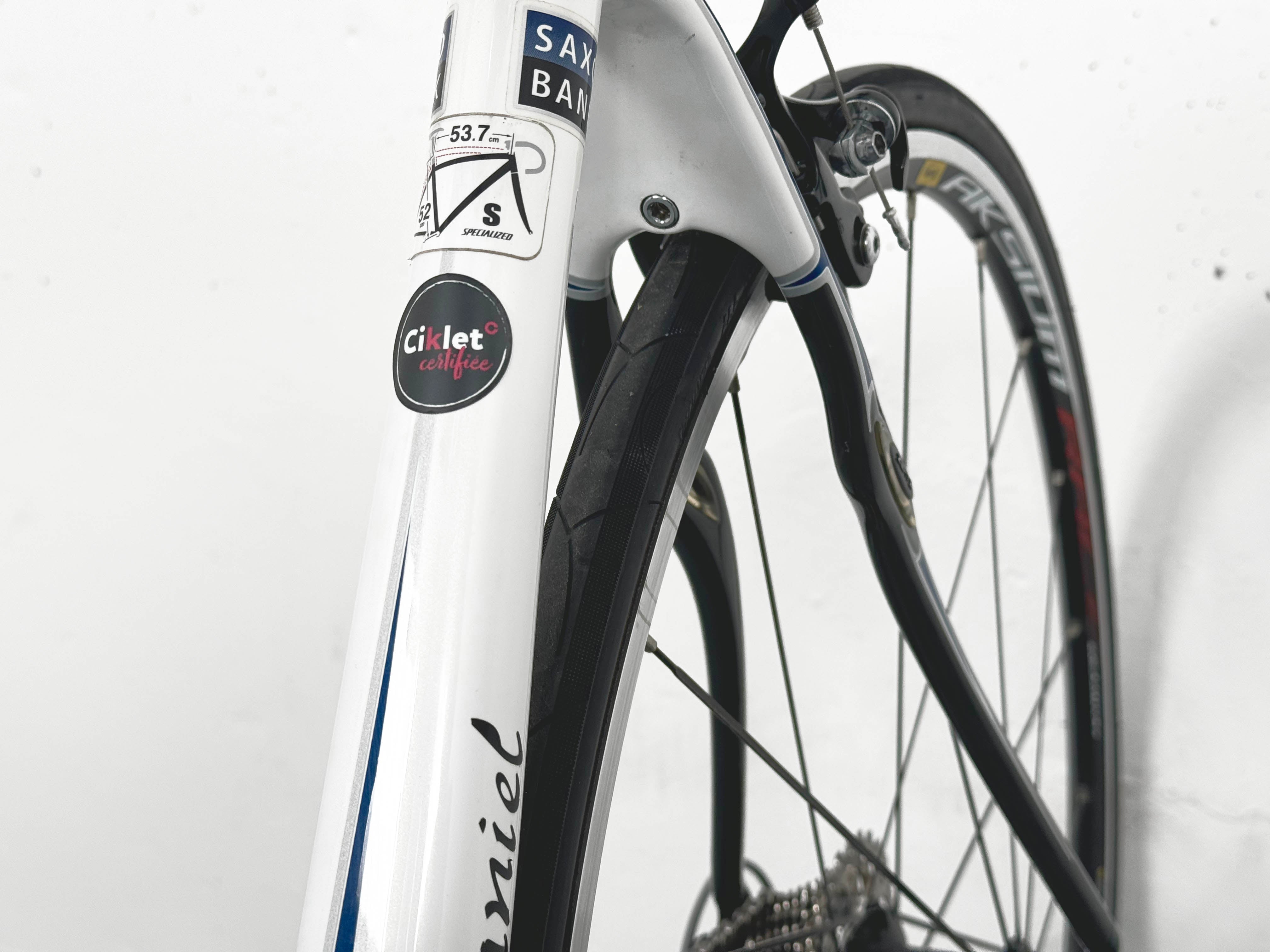 Specialized Roubaix Comp SL2 Saxo Bank Shimano 105 Taille 52 / Roues Mavic Aksium Race