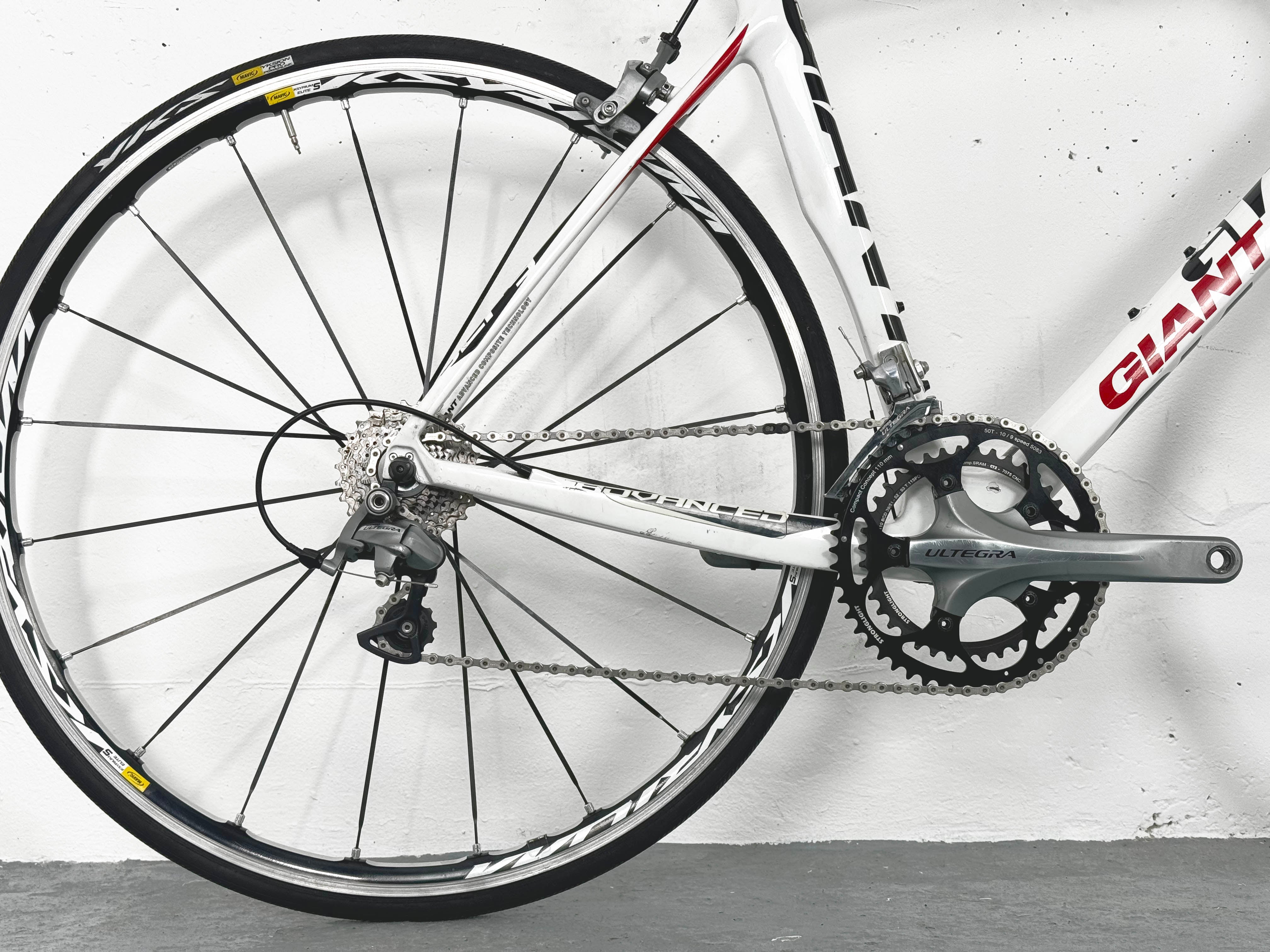 Giant Defy Advanced Shimano Ultegra Taille 58 / Roues Mavic Ksyrium Aluminium
