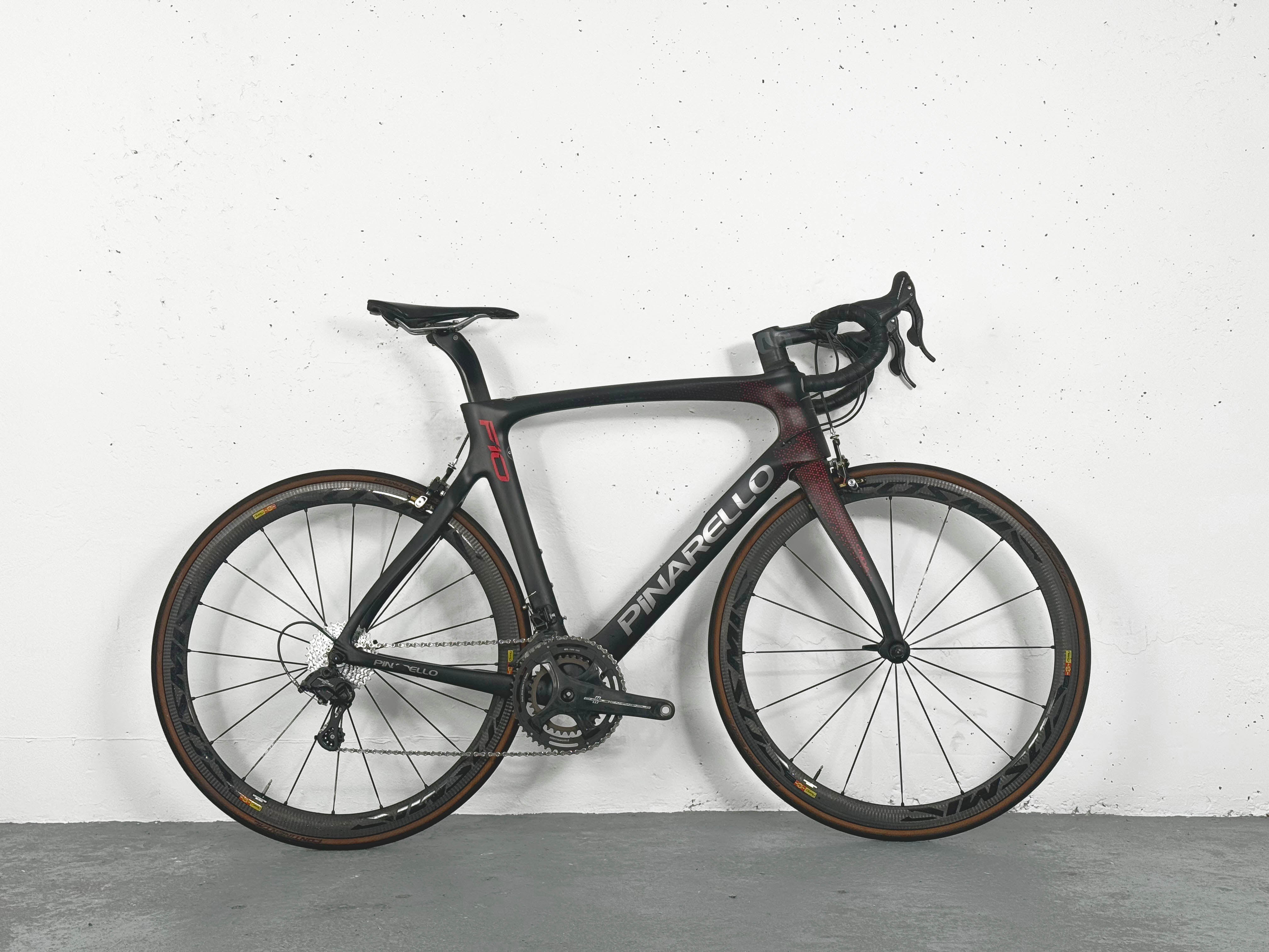 Pinarello Dogma F10 Campagnolo Chorus Taille 56 / Roues Mavic Cosmic Carbon
