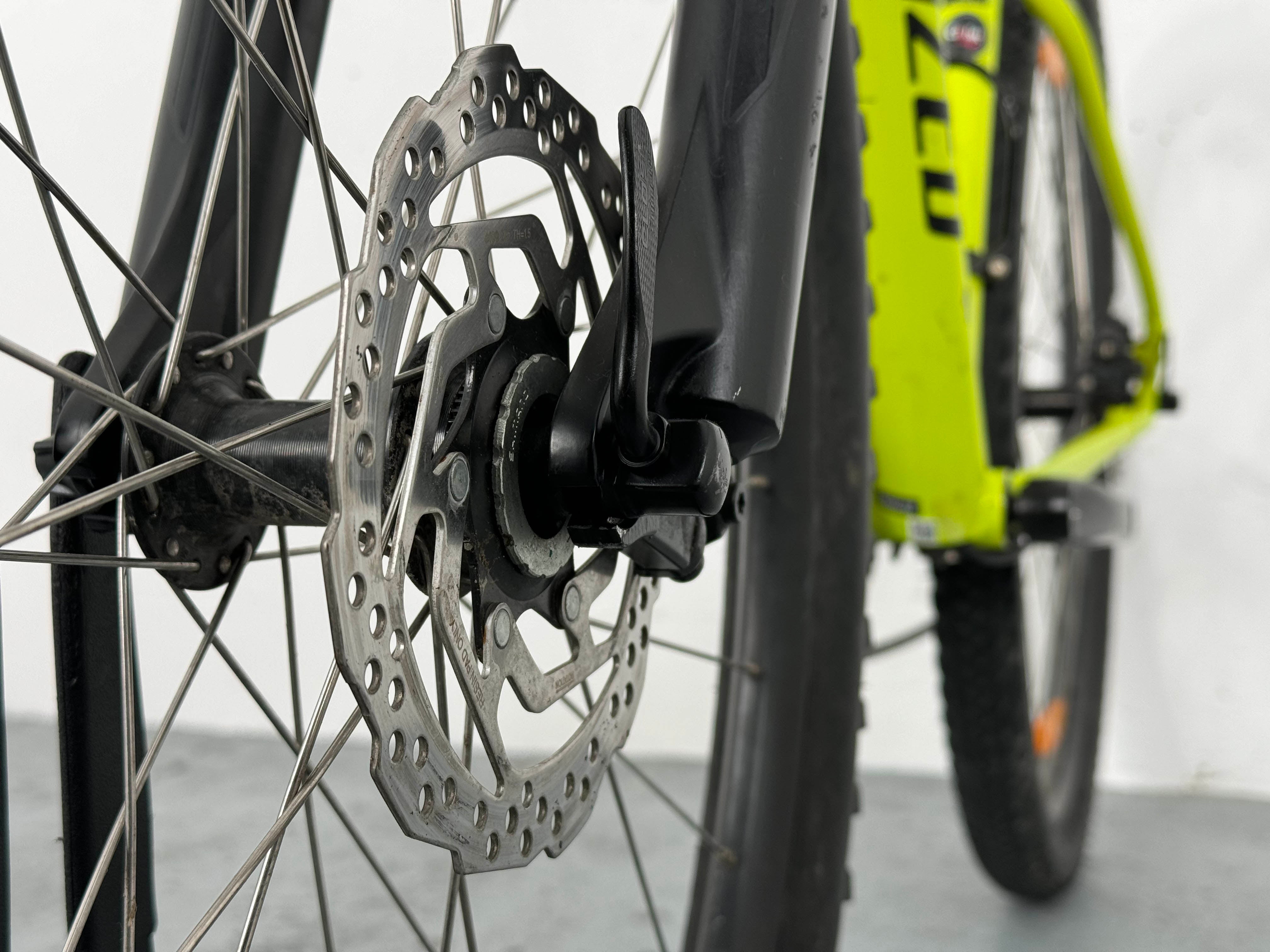 Specialized Rockhopper Shimano Altus Taille S / Roues Shimano