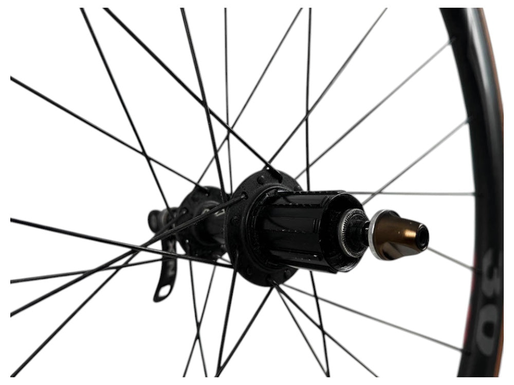 Paire de roue Nix 30.35 Full Carbon à patins pneus